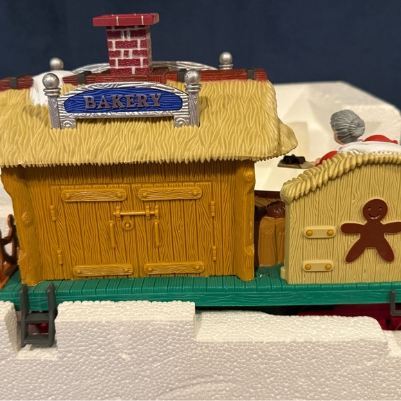 Ye Ole Bakery Festive Train Decor - Picture 6 of 7
